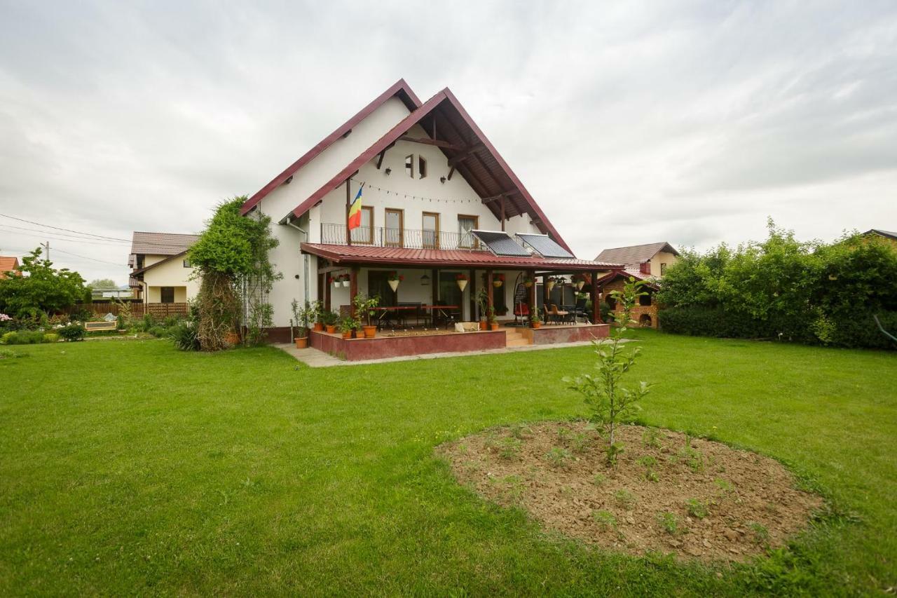 Hotel Casa Florilor Curtea de Argeş Exterior foto