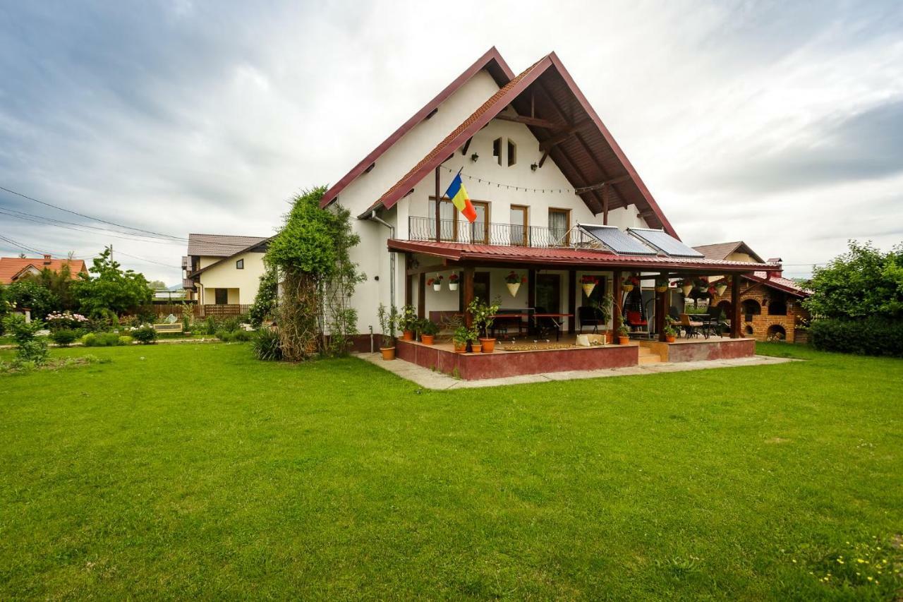 Hotel Casa Florilor Curtea de Argeş Exterior foto